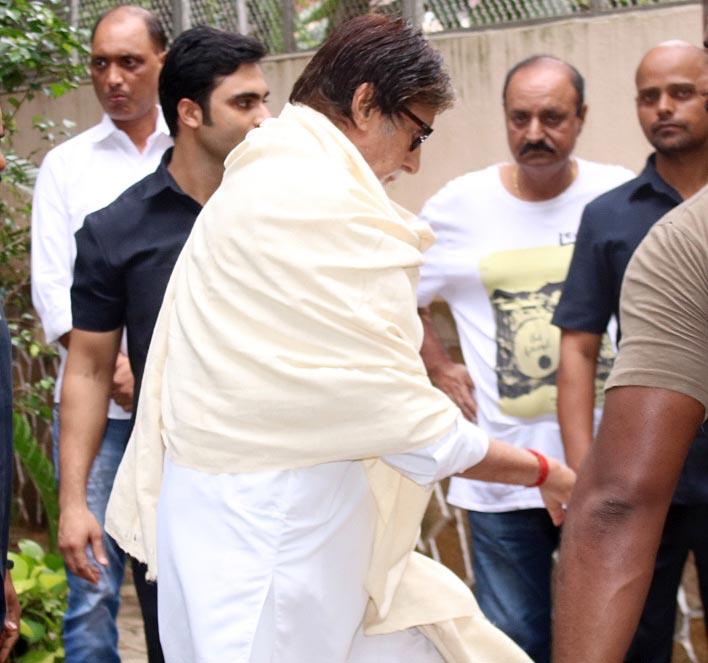 Amitabh Bachchan arrives at J Om Prakash