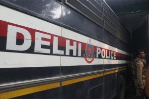 Armed burglar arrested; pistol and six mobile phones recovered