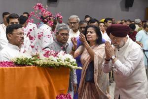 Arun Jaitley cremated with full state honours: Top leaders pay respect