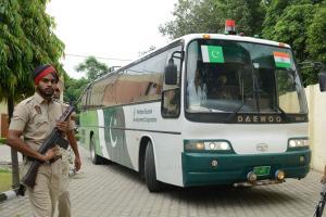 Pakistan suspends Delhi-Lahore bus service