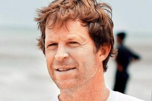Jonty Rhodes can't dive to catch this one...India fielding coach job
