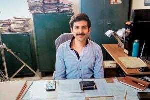 Kartik Aaryan gets a customised 'My Stamp' from Hazratganj post office