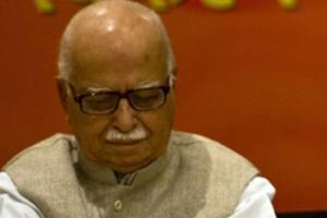 Video: LK Advani breaks down while paying respects to Sushma Swaraj