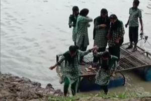 MP: Students risk lives by crossing river in makeshift boats
