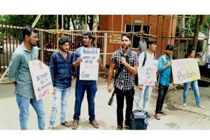Students protest against Mumbai University's 'support' to Hindutva talk