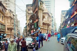 Mumbai police, BMC remove dangling overhead wires near Crawford Market