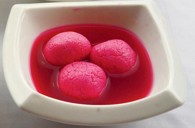 Beetroot rosogolla made by Shovan Hathi