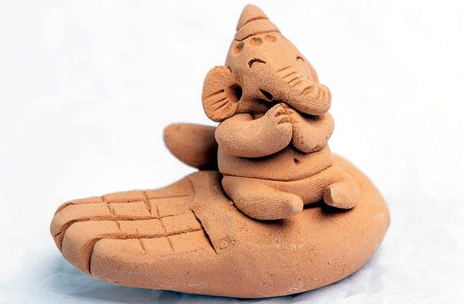 Sculpt Ganesha out of soil