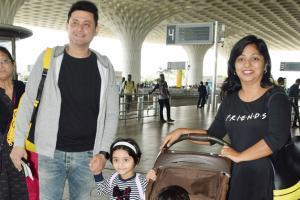 Swapnil Joshi with wife and kids, Kartik-Sara at Mumbai airport