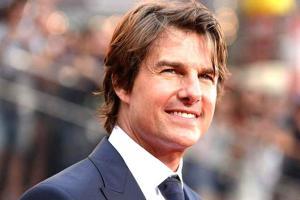 Tom Cruise enjoys paragliding in the French Alps