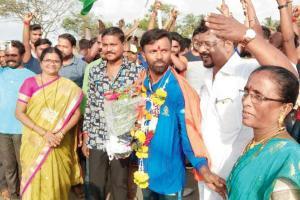 T20 World series: Palghar gives open-jeep welcome to Vikrant Keni