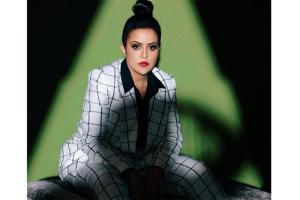 Amruta Fadnavis ups the glam game with her white checked pantsuit