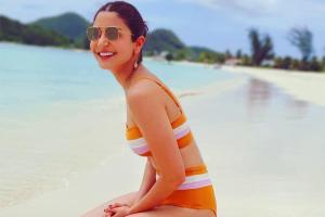 Anushka Sharma's bikini photo leaves hubby Virat Kohli captivated