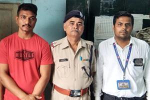 Four men held for posing as cops to avoid train tickets in Mumbai