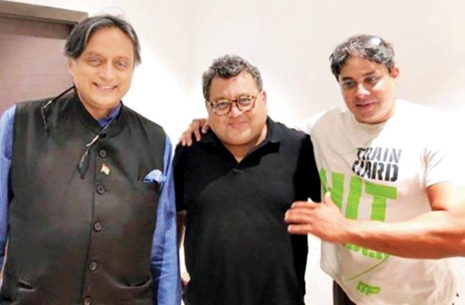 Shashi Tharoor, Kunal Vijayaka and Cyrus Broacha