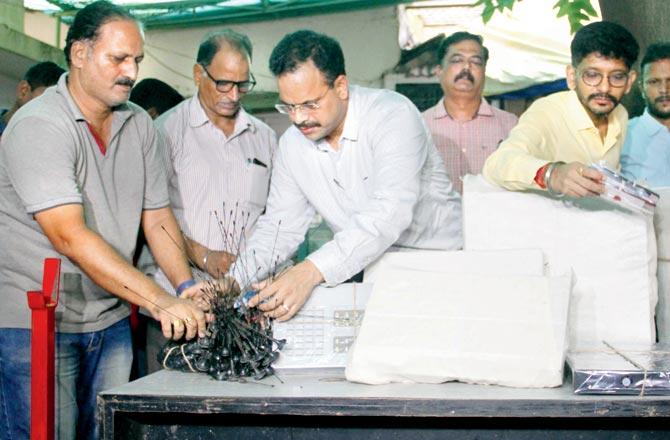 ATS caught 7 accused from various places in the city and seized some equipment, too
