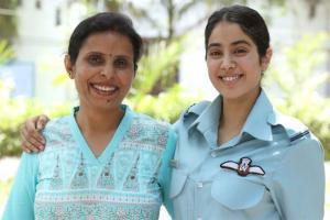 Janhvi Kapoor wishes Gunjan Saxena: You're an inspiration and a hero