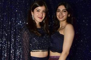See Photos: Khushi and Shanaya Kapoor twin in blue at a wedding