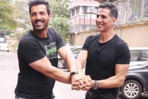 John Abraham texted Akshay Kumar, the latter's response is unbelievable