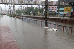 Mumbai rains: Heavy showers cause waterlogging at railway stations 