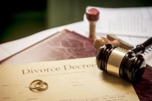 Woman alleges husband 'fat shamed' her, files divorce plea