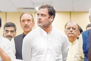 RBI's cash transfer decision creates battle between BJP and Congress