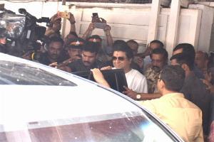 Raj Thackeray reaches Enforcement Directorate office with family