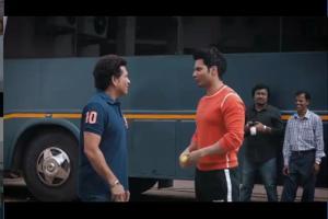 Tendulkar plays cricket with Dhawan and Bachchan on Mumbai streets