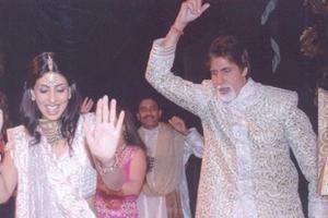 Have you seen this picture of Amitabh Bachchan dancing with Shweta?