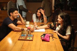 Priyanka, Farhan and Zaira are a happy family in The Sky Is Pink stills