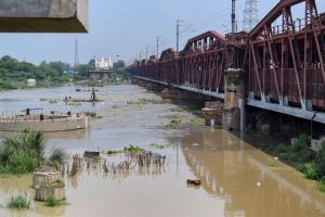 Delhi: Yamuna river water level crosses 'danger mark'