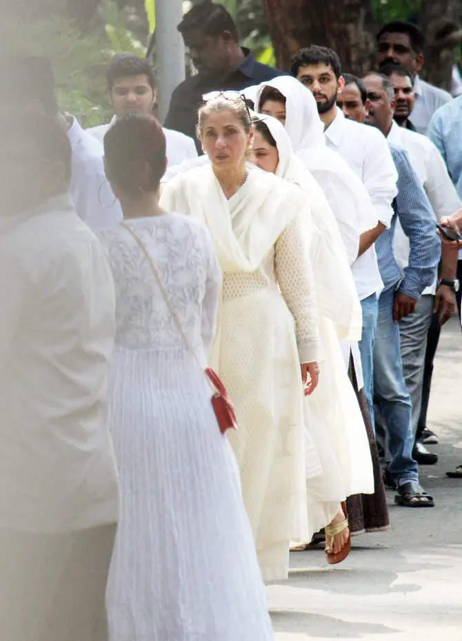Sunny Deol Dimple Kapadia Rishi Twinkle at Betty Kapadia s funeral