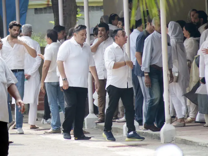 Sunny Deol Dimple Kapadia Rishi Twinkle at Betty Kapadia s funeral