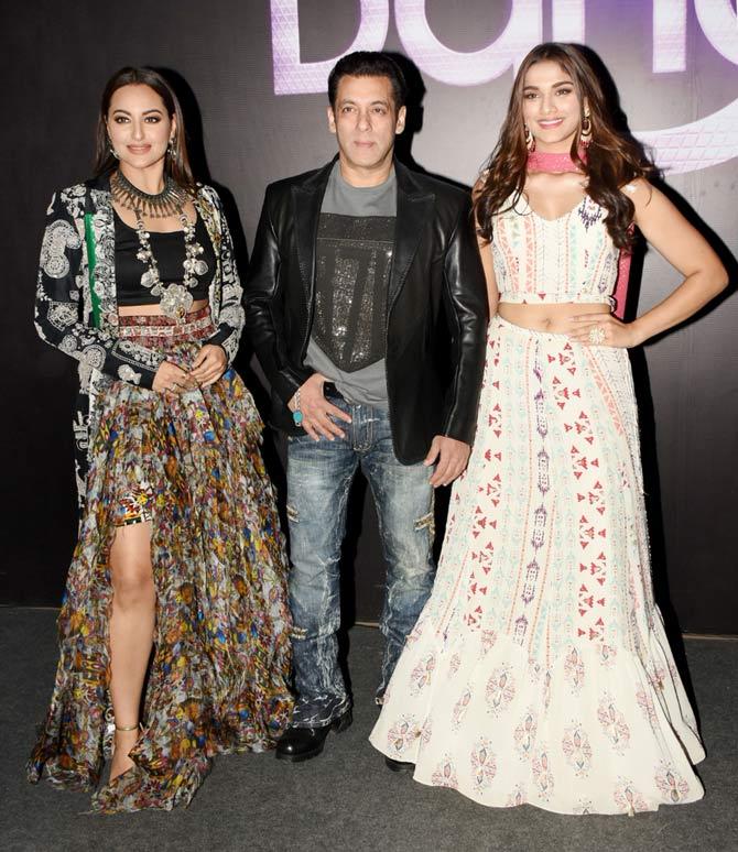 The terrific trio of Salman Khan, Sonakshi Sinha, and Saiee Manjrekar promises a historic opening of Dabangg 3. Salman Khan's fans are tremendously excited to see their beloved Bhai romance, not one but two heroines this time around.