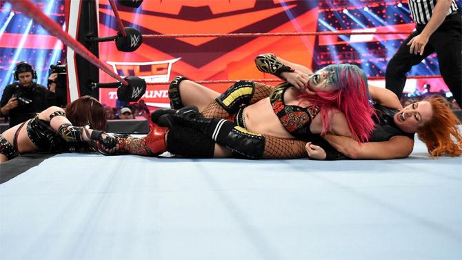 WWE Raw women's champion Becky Lynch faced The Kabuki Warriors in a 2-on-1 handicap match