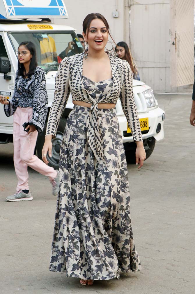 Sonakshi Sinha attended the promotional event dressed in a grey printed outfit. Sonakshi, who made her debut with the first installment of Dabangg, returns as Rajjo. In a recent interview, the actress credits Salman for making her realise her 