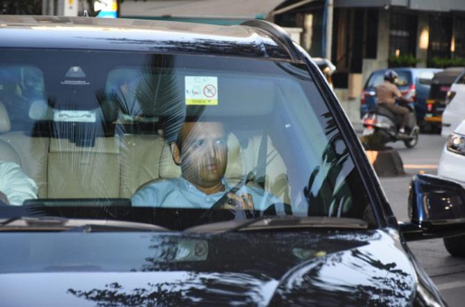 In photo: Anand Piramal snapped by the paparazzi as he arrives at the popular eatery in Juhu