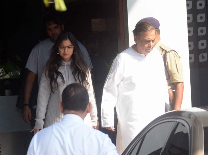 In November 2019, the couple was spotted once again at the Mumbai airport in their casual best. This time, the duo were snapped alongside Mukesh Ambani as they made their way towards their cars. While Anand looked uber cool in a grey t-shirt, Isha sported a casual look - a grey pullover with track pants and trainers 
