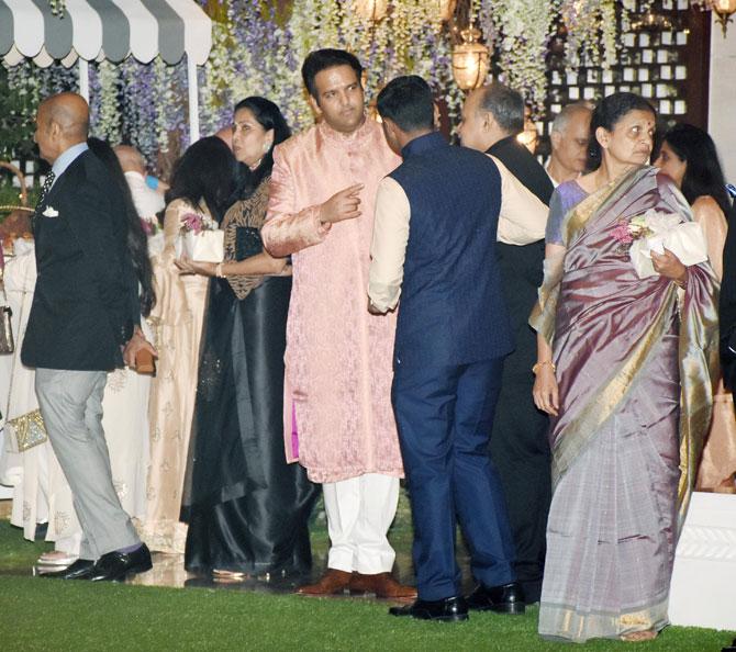 On the other hand, Isha Ambani's husband Anand Piramal looked suave in a blush pink kurta which he paired with white pajamas. The two played perfect host as they welcomed the guests for the pre-wedding bash held at Antilia in South Mumbai