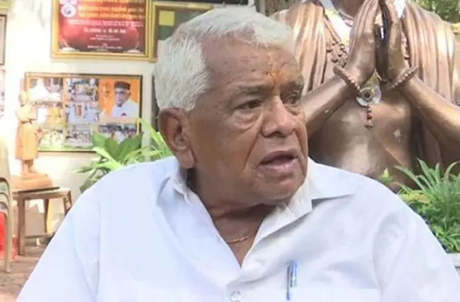 Babulal Gaur:
Former Chief Minister of Madhya Pradesh and senior BJP leader Babulal Gaur passed away due to cardiac arrest on August 21, 2019. He was 89-years-old at the time of his death. Gaur, who was suffering from various old-age related ailments was hospitalised for quite some time. From being a Union Trade leader to being an MLA, Gaur emerged as a powerful leader in Madhya Pradesh. The veteran BJP leader served as Madhya Pradesh chief minister from 2004-2005 and represented his traditional Govindpura Vidhan Sabha seat 10 times.