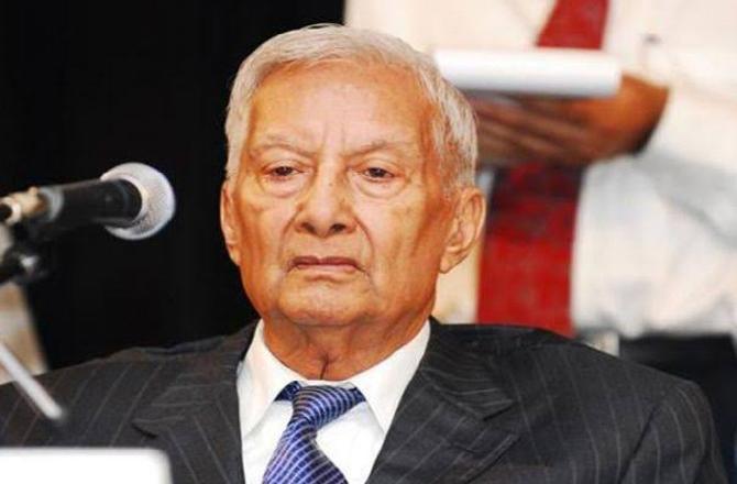 Basant Kumar Birla:
Basant Kumar Birla who is also known as BK Birla, the nonagenarian industrialist and chairman of the BK Birla Group of companies passed away on July 3, 2019, after suffering from age-related ailments. He was 98-years-old at the time of his death. Born on January 12, 1921, BK Birla was the youngest son of legendary Ghanshyam Das, father of Aditya Vikram and grandfather of business magnate Kumar Mangalam Birla. He was considered as the grand old man of the old economy who could confound the best of McKinsey's. In his memory, the seat of the Birla brothers in the city - Birla Building was closed as a mark of respect to B K Birla. Pic/Twitter Nikkhhil Jethwa.