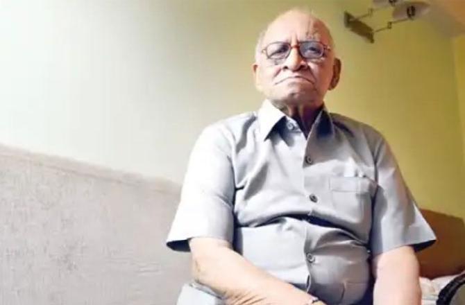 Mohan Ranade:
Veteran freedom fighter and Padmashri Mohan Ranade passed away on June 25, 2019, in Pune following a prolonged illness. He was 89-years-old at the time of his death. Ranade had participated in Goa's independence struggle against the Portuguese rule. He was also a member of the Azad Gomantak Dal, a group of freedom fighters who believed in the doctrine of armed attacks against colonial rule. He served 14 years in prison on account of his struggle for Goa's independence