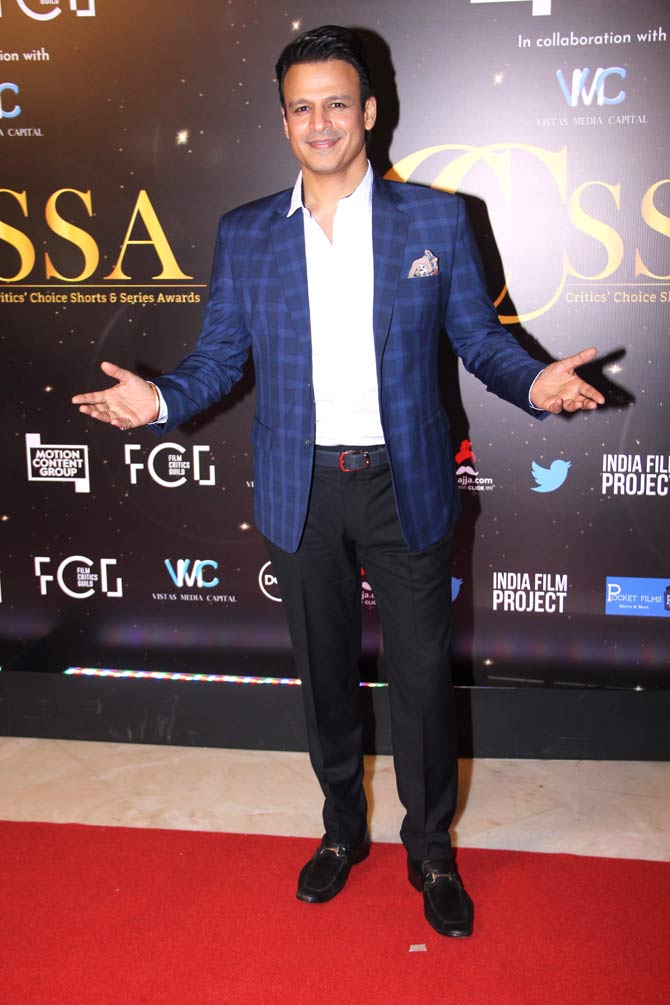 Inside Edge actor Vivek Oberoi was dapper in a checked blue suit paired with a white shirt and black trousers.