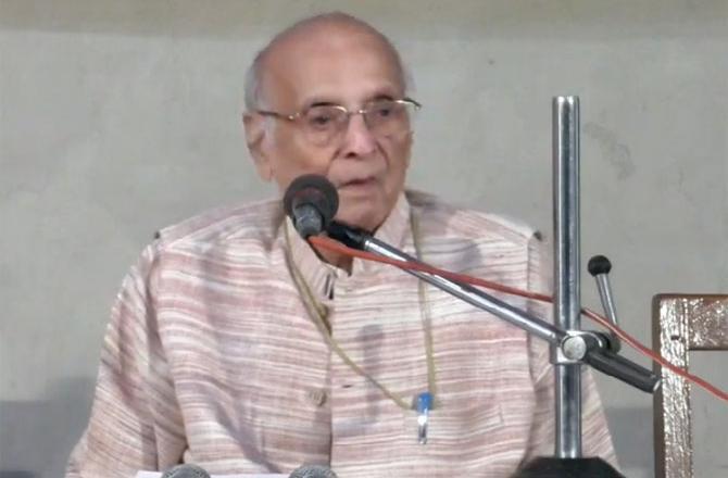 Chandrashekhar Shankar Dharmadhikari:
Former Justice of the Bombay High Court Chandrashekhar Shankar Dharmadhikari passed away on January 3, 2019, following a cardiac arrest. He was 91-years-old at the time of his death. Born on November 20, 1927, at Raipur, Dharmadhikari was awarded the Padma Bhushan in 2003. He was appointed as a judge of the Bombay High Court in 1972. He had retired on November 20, 1989.