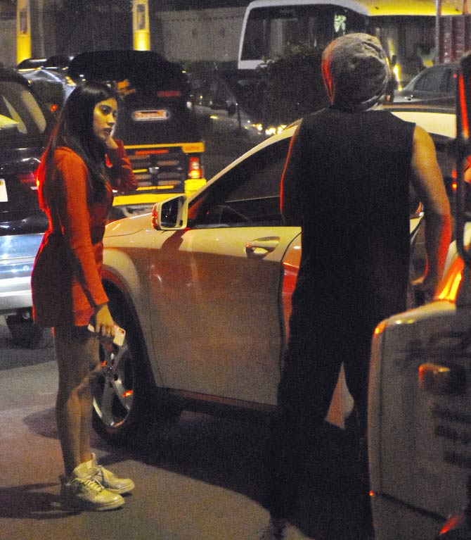 Good friends Janhvi Kapoor and Ishaan Khatter seem to have met up in Juhu. The two were linked romantically after their film Dhadak was released, however, neither of them have confirmed or denied the rumours.