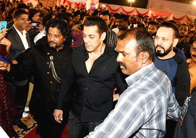 Salman Khan attended his make up man Raju Naag's son Gaurav Naag's wedding at the venue in Borivli, Mumbai. It was a sweet gesture by Salman to take time out of his busy schedule to attend the wedding. All pictures/Yogen Shah