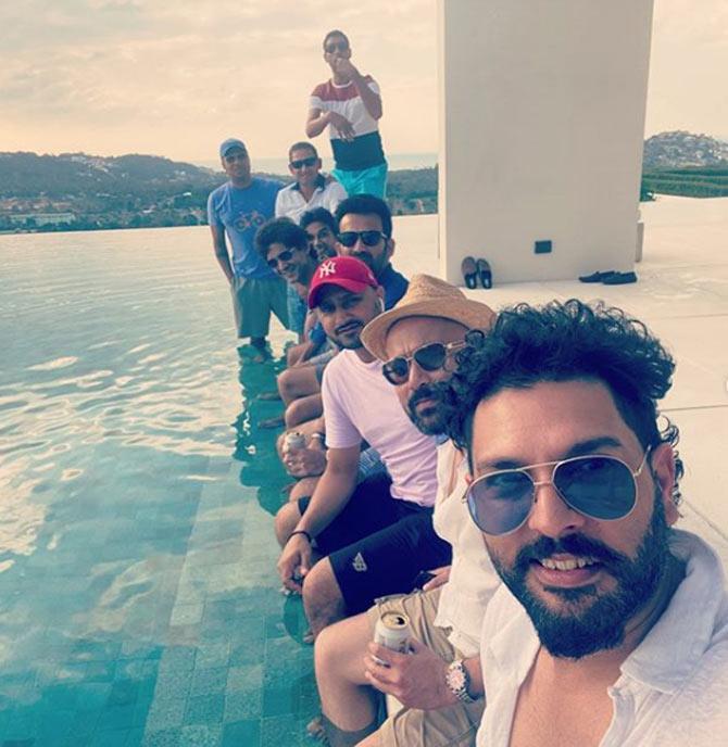 Yuvi S ay Bash With Sachin Zaheer Bhajji And Agarkar In Thailand