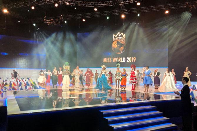 Just as Miss World 2019 contestants joined the stage, the audience cheered for them at the Excel Arena, London. The top five contestants participated in the final question-and-answer round.