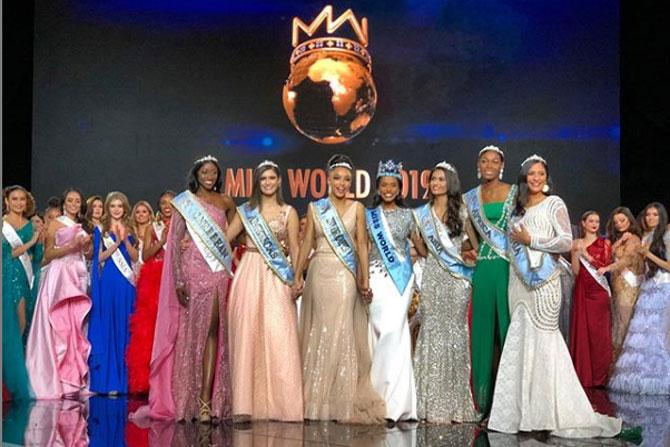 The Miss World posed with the continental winners from Africa - Nigeria, Trinidad and Tobago, France, India, Brazil and the Cook Islands.