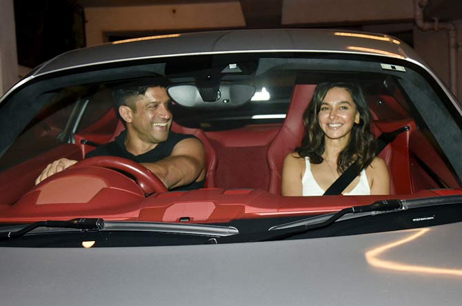 Speaking of being in a cheerful mood, we are reminded of Farhan Akhtar and Shibani Dandekar. The alleged lovebirds seemed to be in their own world when they were clicked at the house party. On the work front, Farhan is busy shooting for his upcoming sports drama, Toofan.